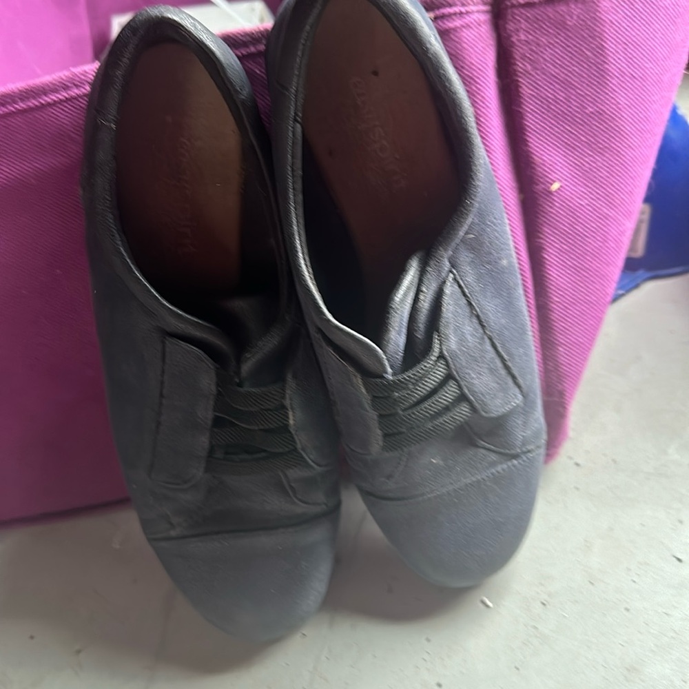 Easy spirit size 7 shoes blue. They run a tad wide.